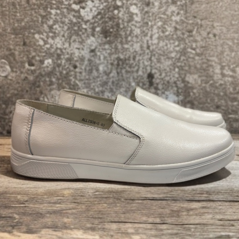 TAXI 100% Leather Women’s White Slip-On Shoes - 9.5